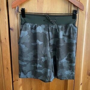 Lululemon T.h.e Linerless short Mens Size small